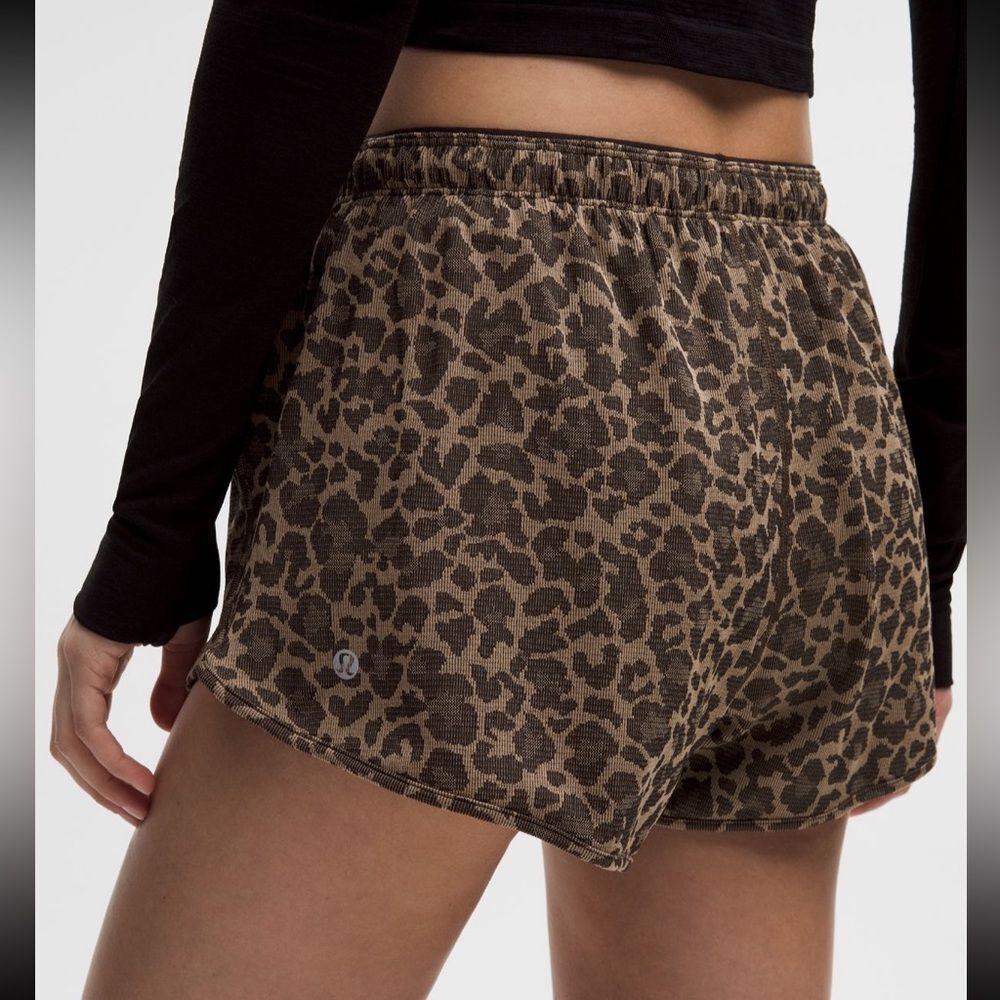 NWT 6 Swiftly Mid-Rise Running Workout Short 3" - Lululemon - Picture 10 of 12